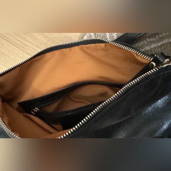 Neiman Marcus Italian-made Black leather backpack, adjustable straps, medium - Picture 10 of 10